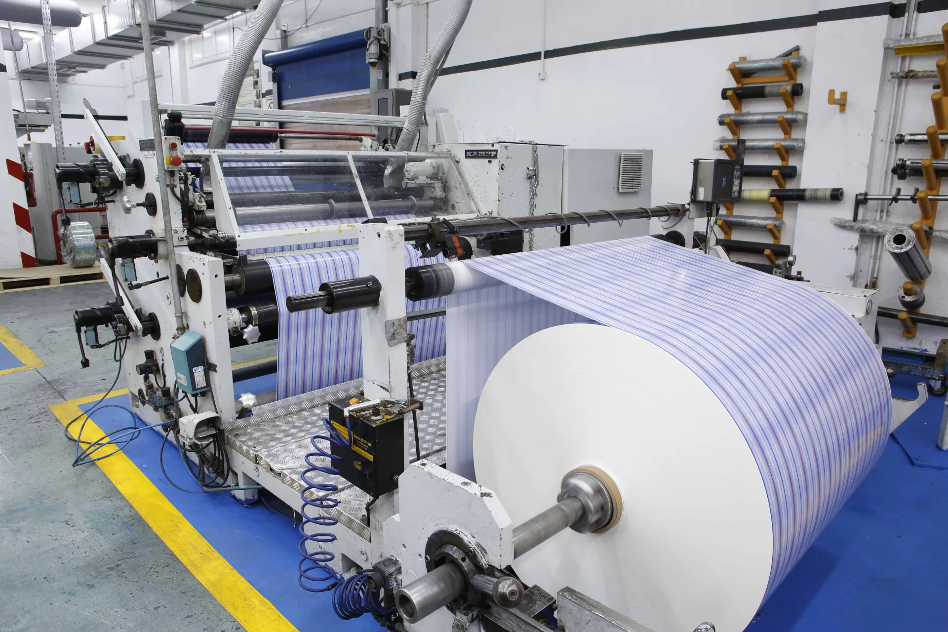 Mother reel being slit into daughter reels — Altea Packaging