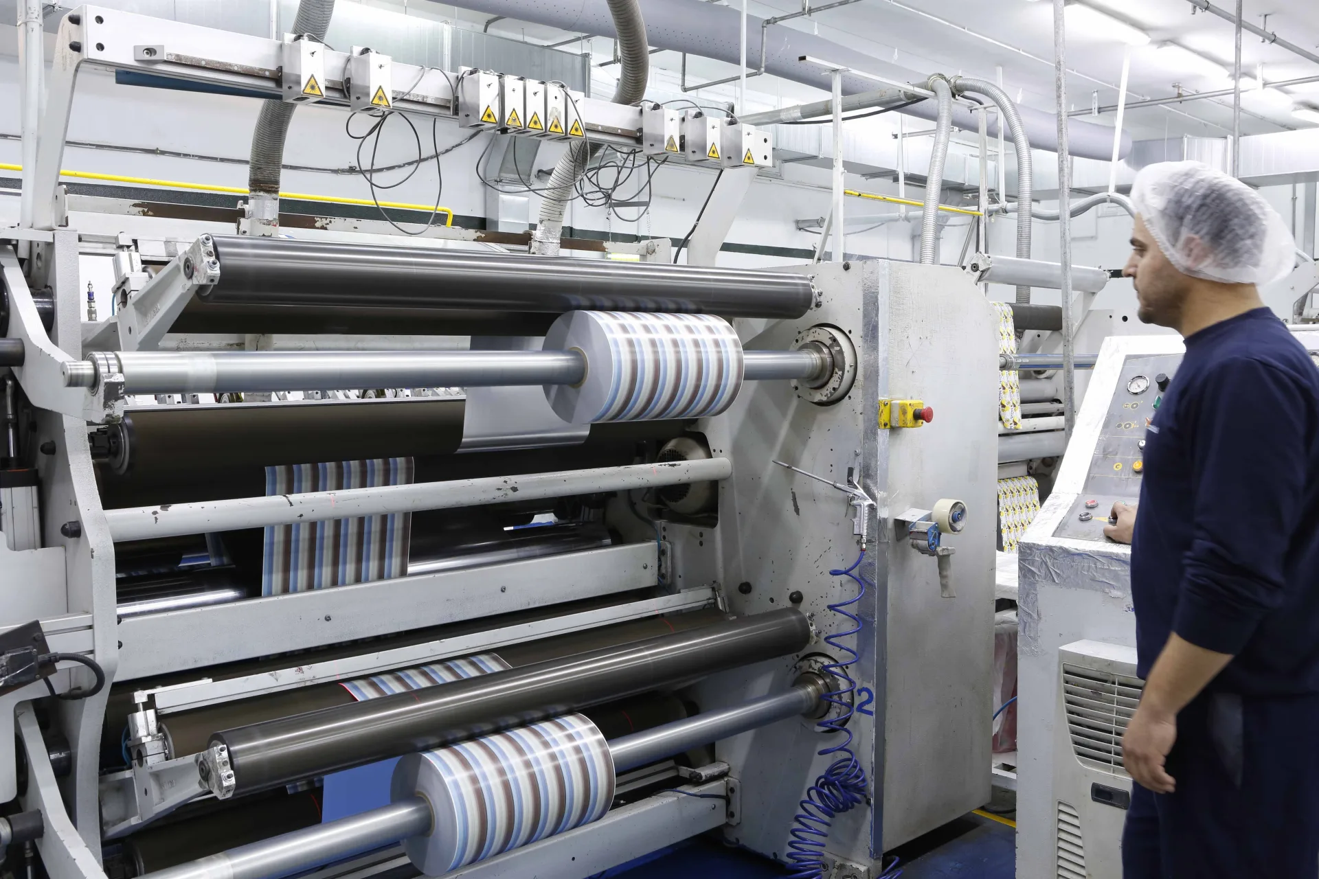 Operating the slitter and checking the slit reels — Altea Packaging