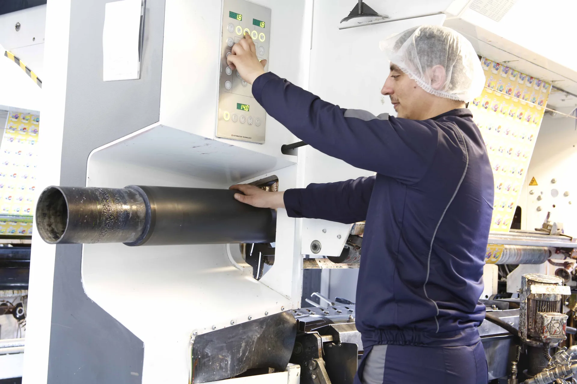 Установка гравированного ротогравюрного цилиндра в печатную машину — Altea Packaging